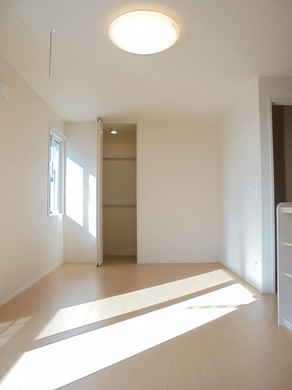 ※写真は別号室（反転）です。ご参考下さい。 エレンシア風間B