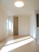 ※写真は別号室（反転）です。ご参考下さい。 エレンシア風間B