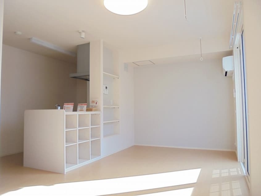 ※写真は別号室（反転）です。ご参考下さい。 エレンシア風間B