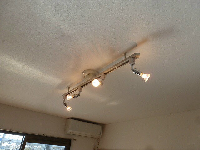 写真は202号室です（参考） カーサ・クリタ