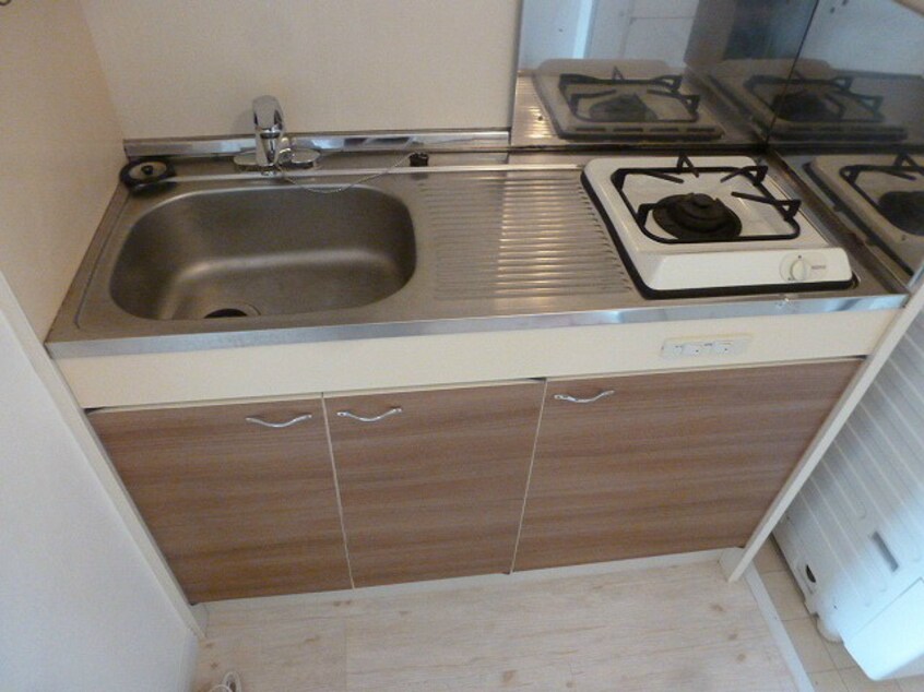 写真は202号室です（参考） カーサ・クリタ