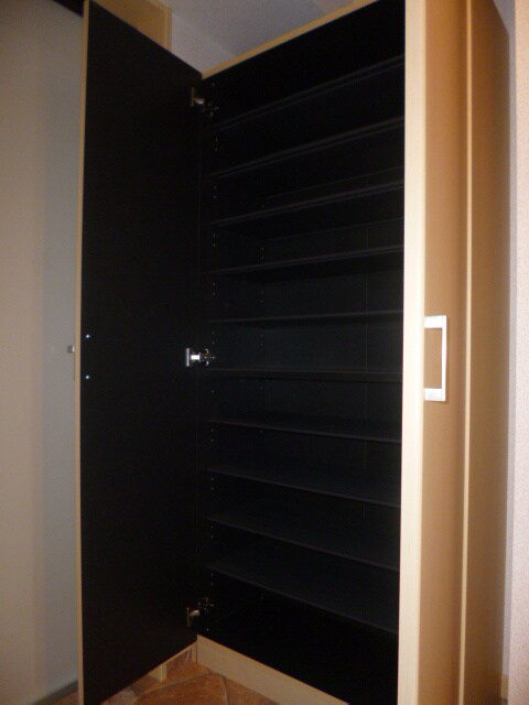 写真は205号室です サミット栗田中央