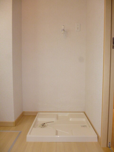 写真は205号室です サミット栗田中央