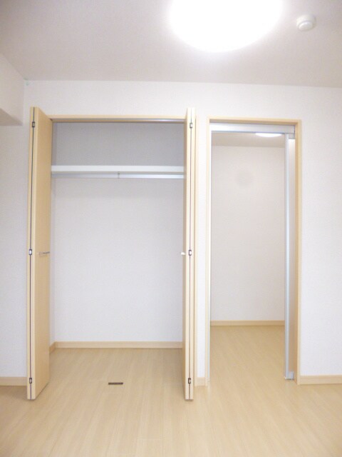 写真は205号室です サミット栗田中央