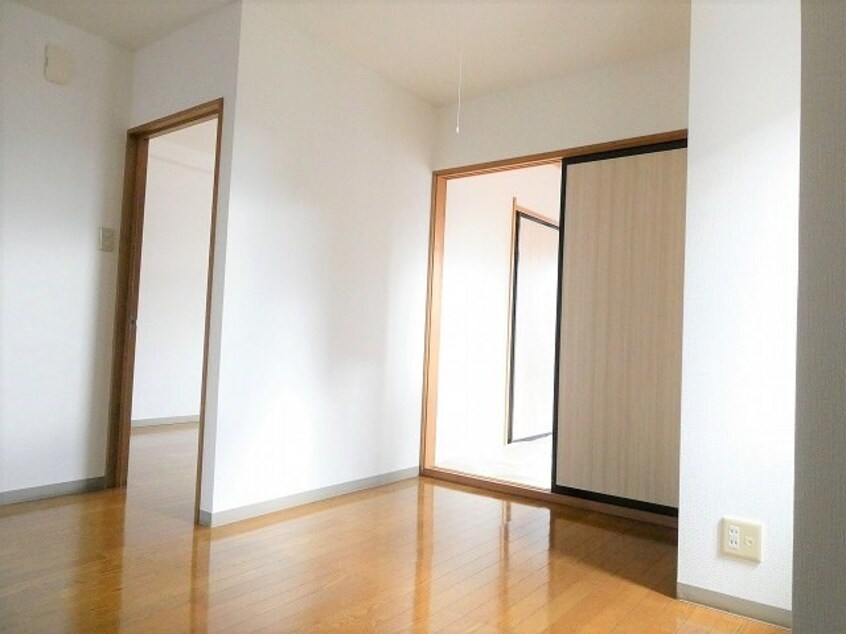 ※別部屋参考写真です。 小根山ビル