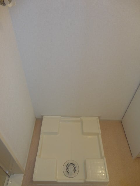 洗濯機置き場 写真は201号室です（参考） プリムローズB