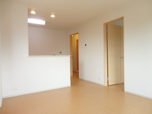 写真は201号室です（参考） プリムローズB