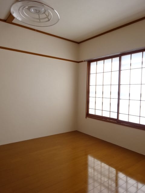 洋室6帖（南） フラット三輪B棟