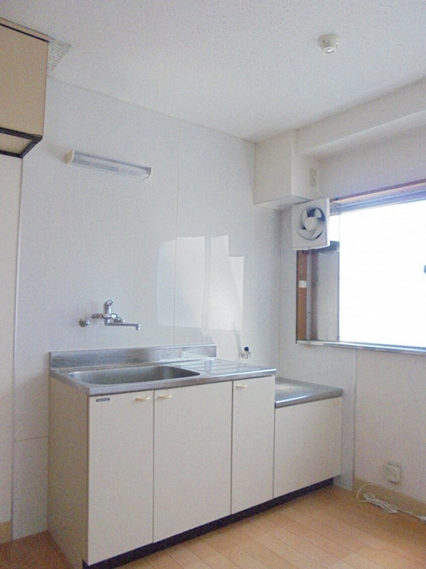 写真は203号室です（参考） ヤングハイツ
