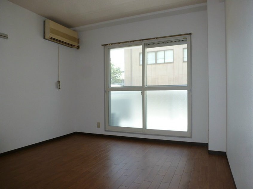 写真は105号室です。 プランタン若里I