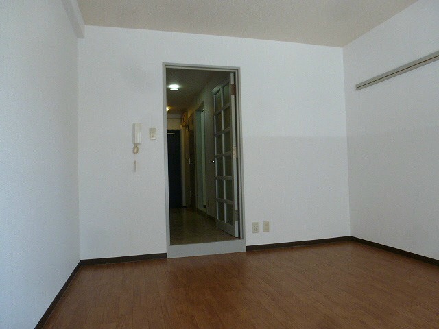 写真は105号室です。 プランタン若里I