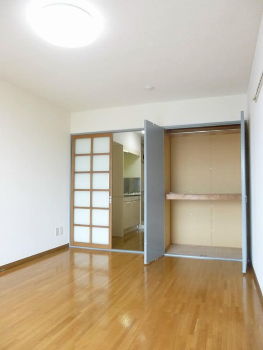 写真は別号室です。 スリーパーシモンズパレス