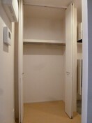 写真は203号室です。（参考） グレイスフル吉田