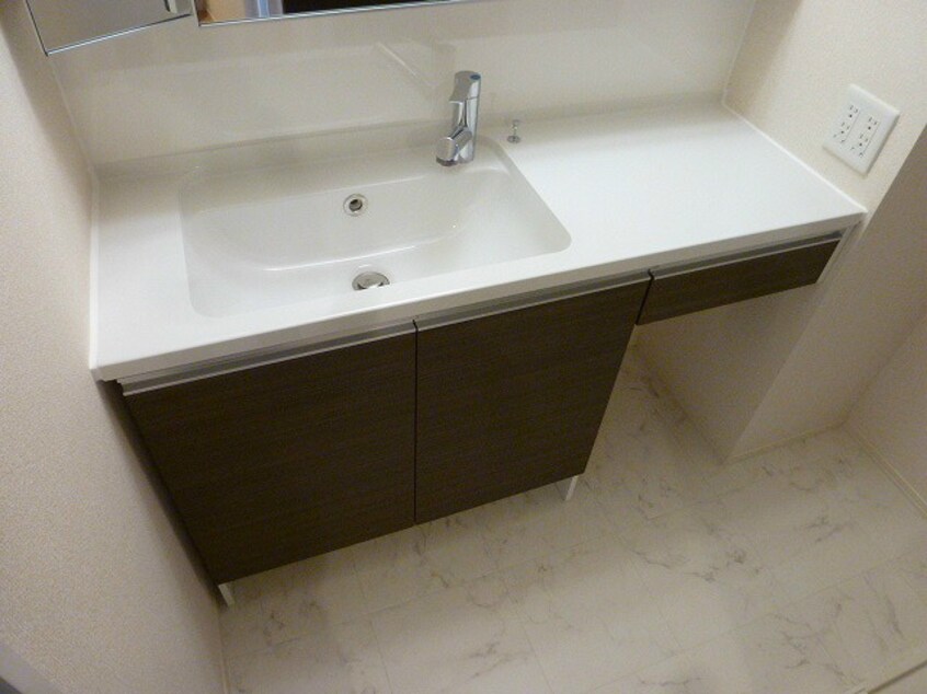 写真は203号室です。（参考） グレイスフル吉田