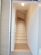 写真は201号室です。（参考） リリーハイツ富竹C