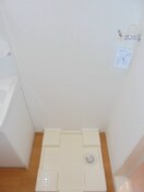 写真は201号室です。（参考） リリーハイツ富竹C