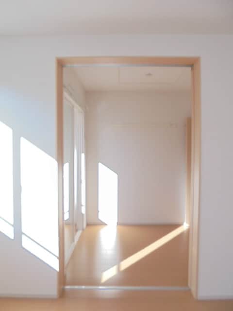 写真は201号室です。（参考） リリーハイツ富竹C