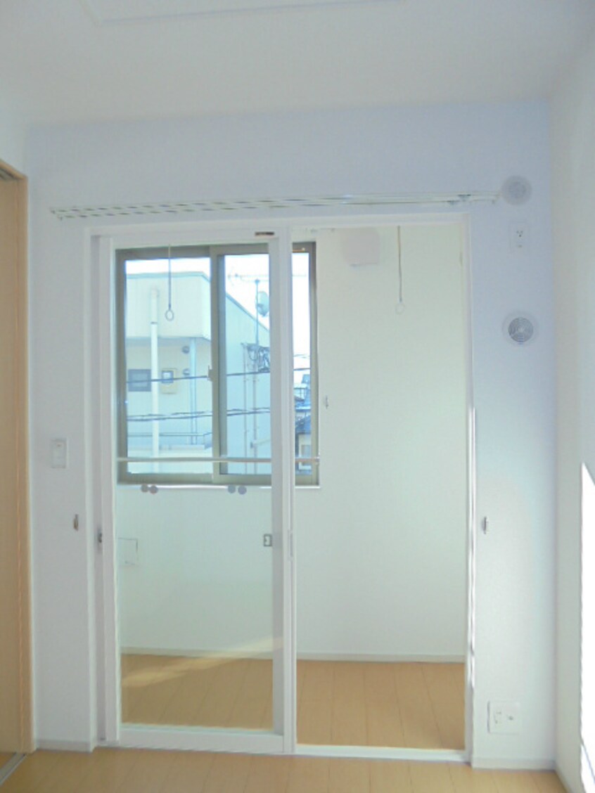 写真は201号室です。（参考） リリーハイツ富竹C