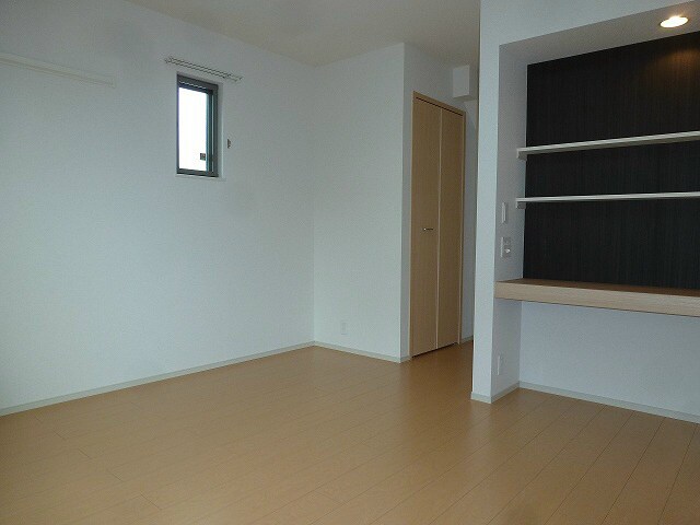 105号室のお部屋です タッセル