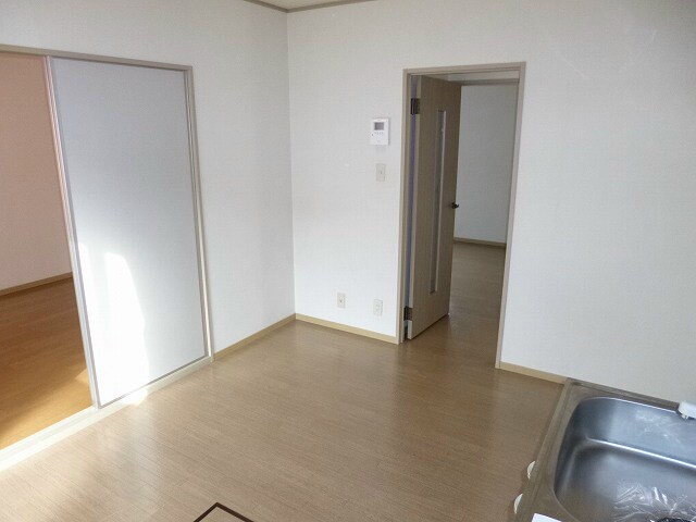 写真は102号室です（参考） ヴィラ岡村　西館