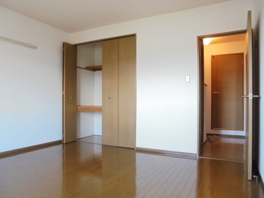 写真は303号室です（参考） ハイカムール・城