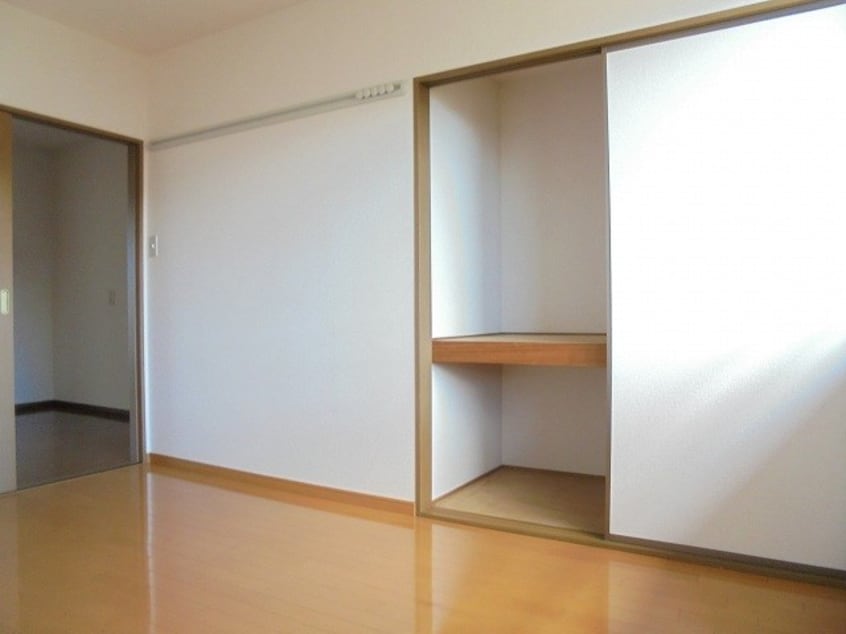 写真は303号室です（参考） ハイカムール・城