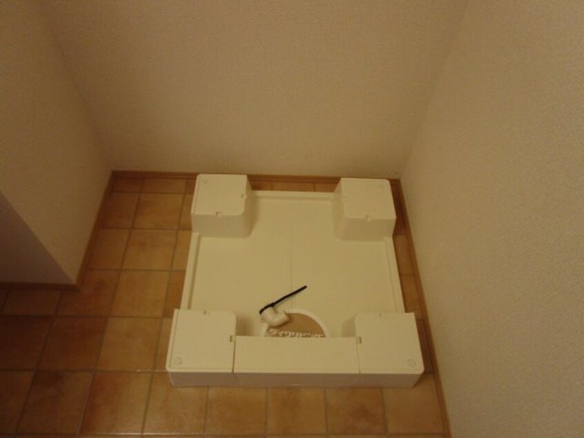 洗濯機設置スペース写真は201号室です（参考） フローラ稲葉