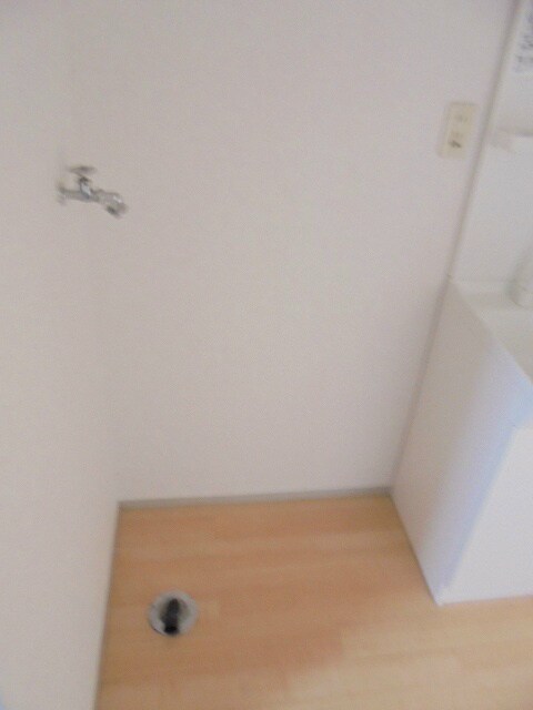 洗濯機置き場 写真は203号室です（参考） トゥインクル東和田Ｂ