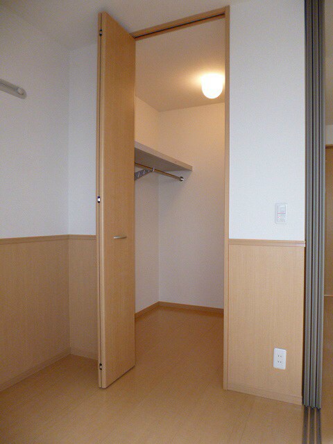 ウォークインクローゼット 写真は105号室です（参考） ベル・クレール吉田
