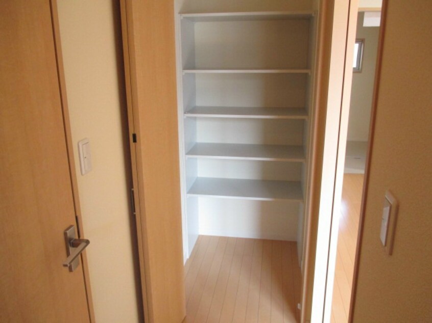玄関から先の収納！ パークハイムB