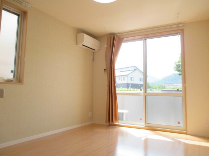 朝陽が差し込むリビング！ パークハイムB