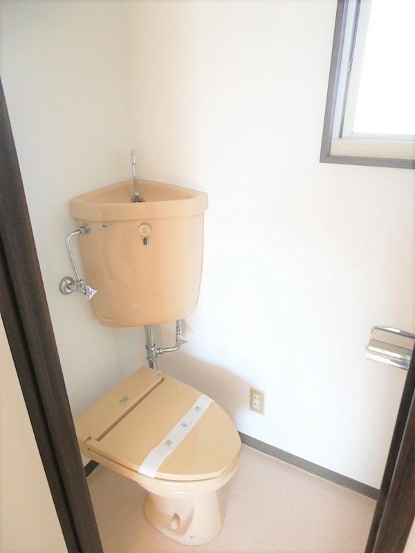 写真は202号室です。（参考） シャンブル花岡