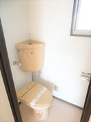 写真は202号室です。（参考） シャンブル花岡