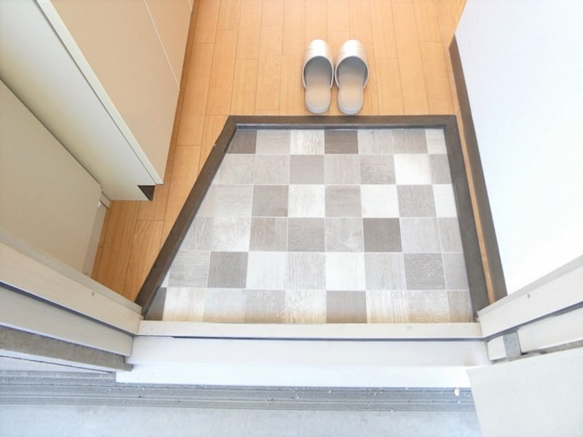 写真は202号室です。（参考） シャンブル花岡