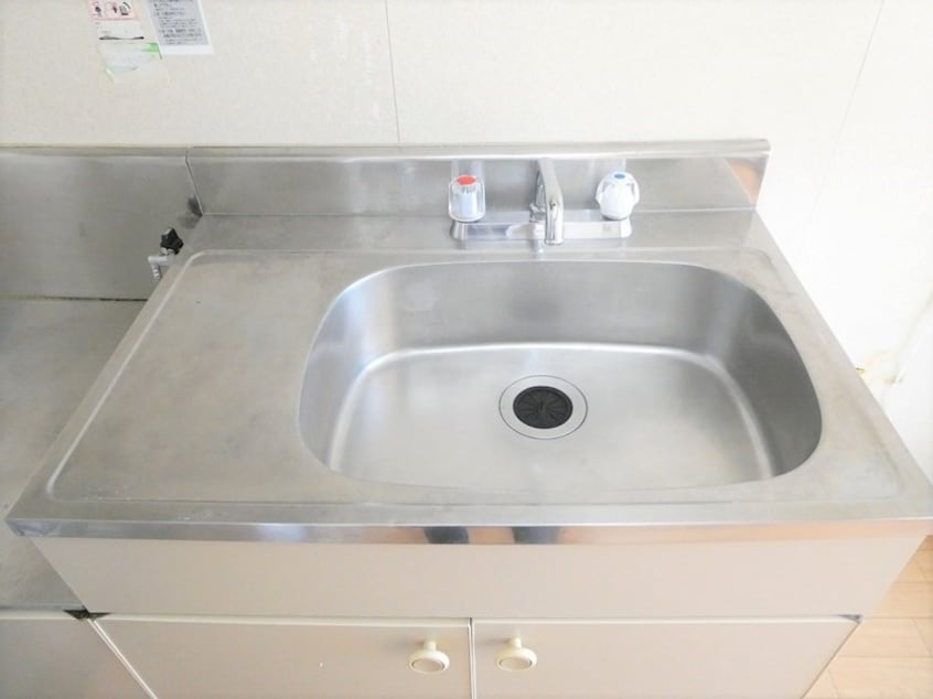 写真は202号室です。（参考） シャンブル花岡