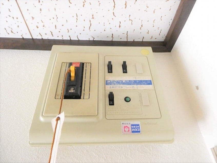 写真は202号室です。（参考） シャンブル花岡