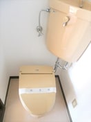 写真は202号室です。（参考） シャンブル花岡