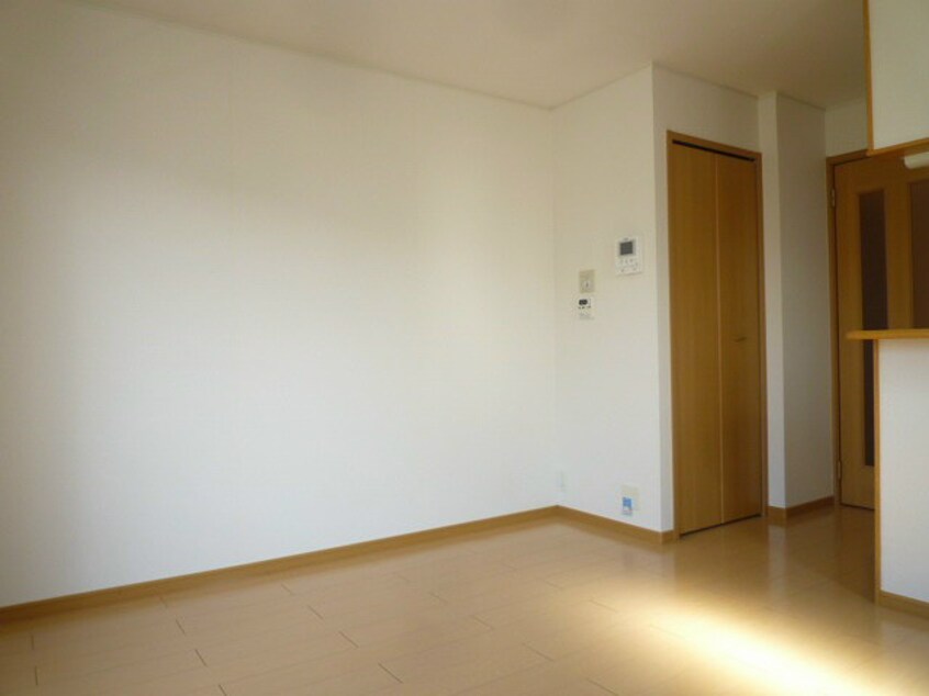 写真は201号室です パインヒルズ