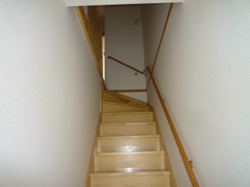 写真は201号室です パインヒルズ