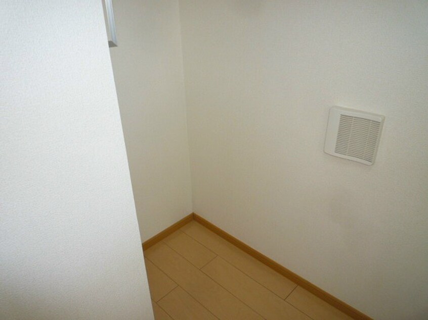 写真は201号室です パインヒルズ