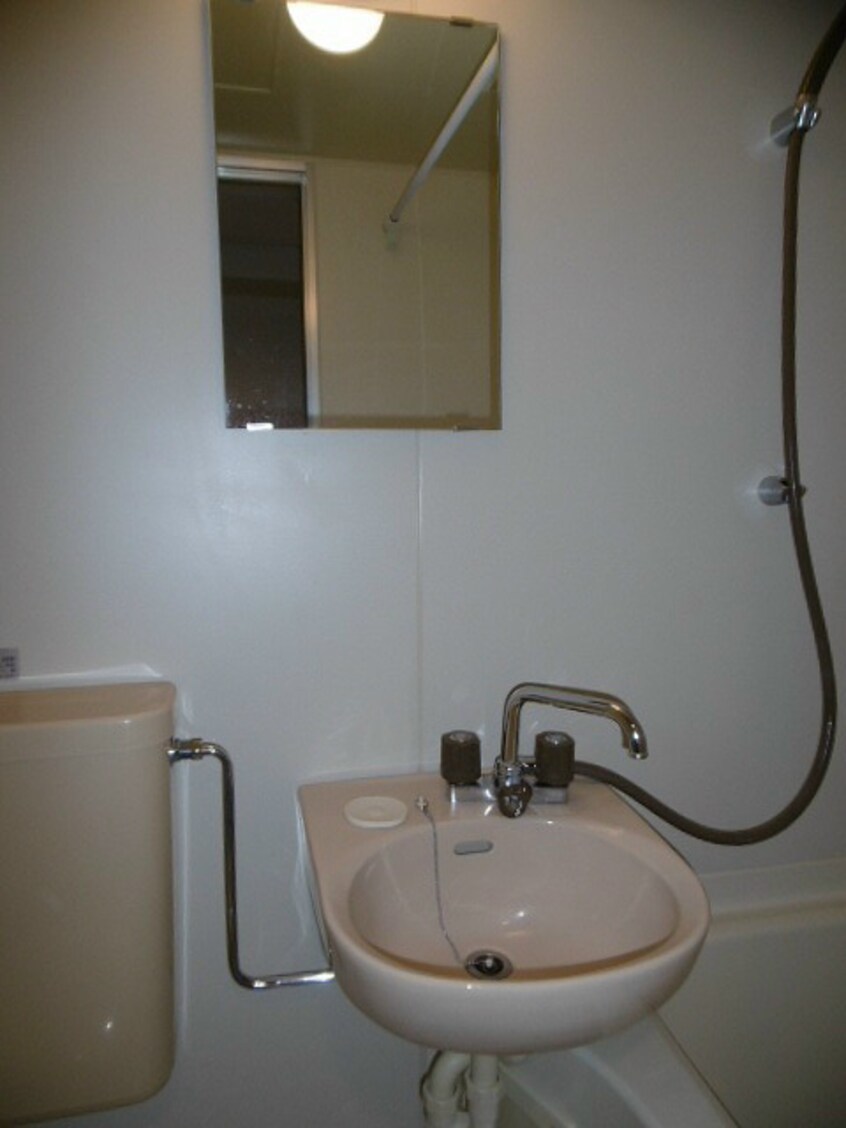 風呂場内　3点ユニット　写真は3-Ｅ号室です ＮＰハイツ