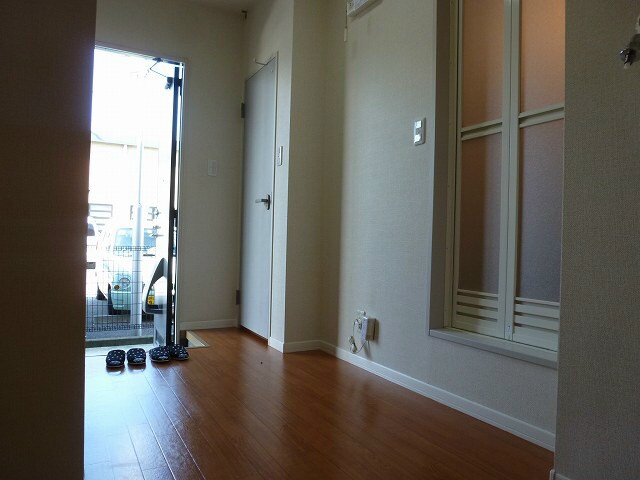 写真は105号室です レーベン西和田