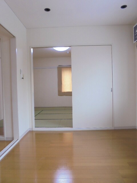 写真は202号室です。ご参考下さい。 フレグランス黄金Ｗ