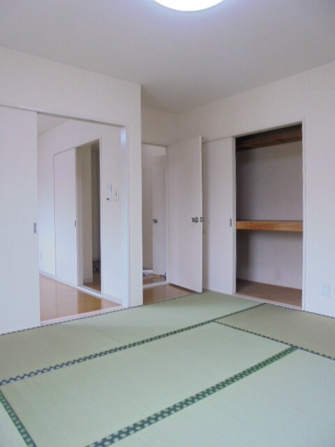 写真は202号室です。ご参考下さい。 フレグランス黄金Ｗ