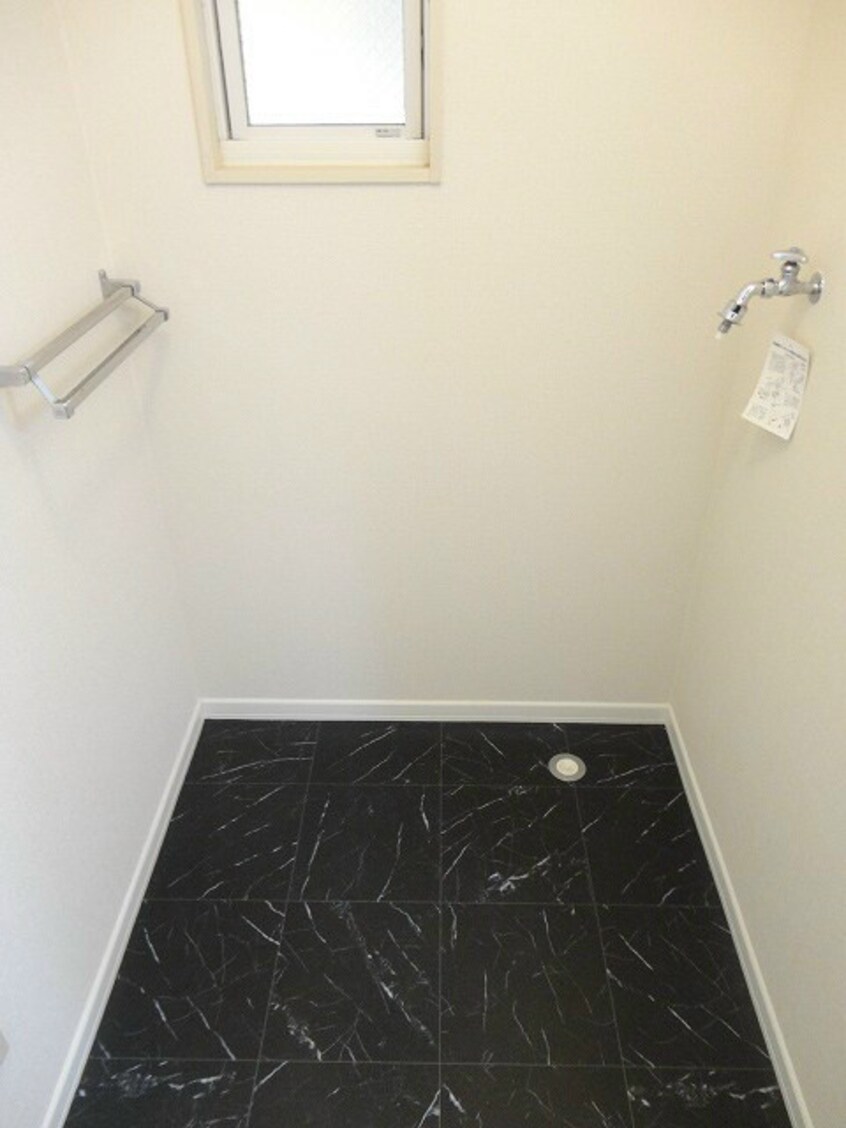 洗濯機置き場　　　※写真は別号室です（反転） グリーンマウント本城Ｗ棟