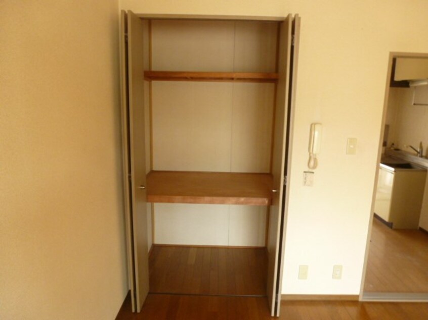 写真は別号室です。 グランドール南沖B