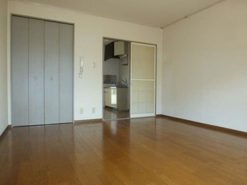 写真は別号室です。 グランドール南沖B