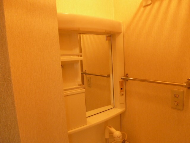 写真は別号室です。 グランドール南沖B