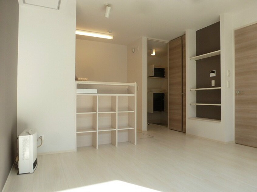 写真は102号室です（参照） クレストコート