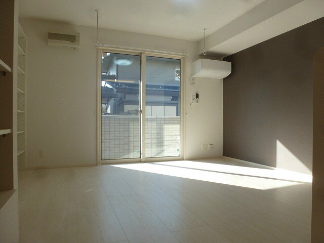 写真は102号室です（参照） クレストコート